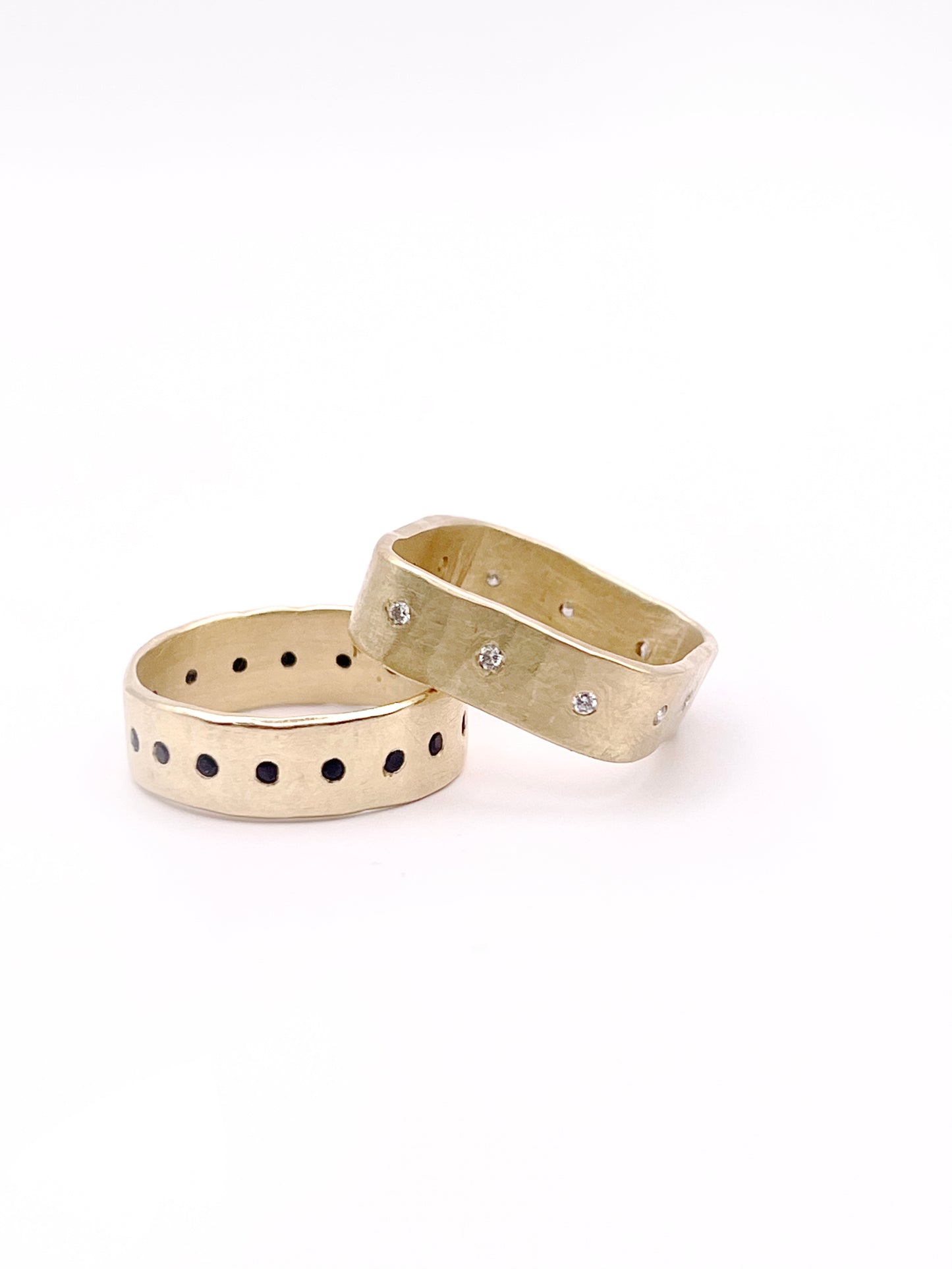 Black Spinel Round Band