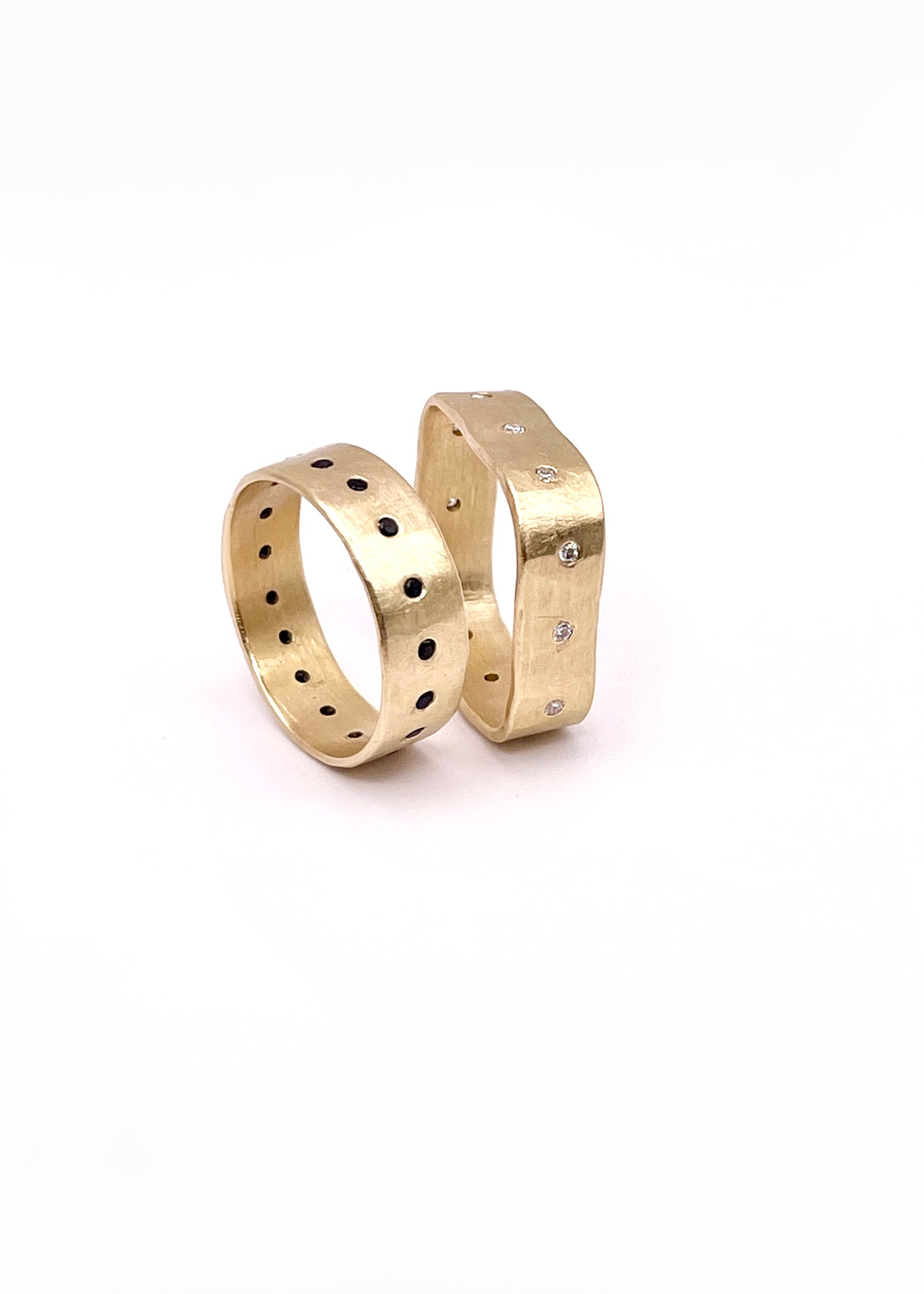 Black Spinel Round Band