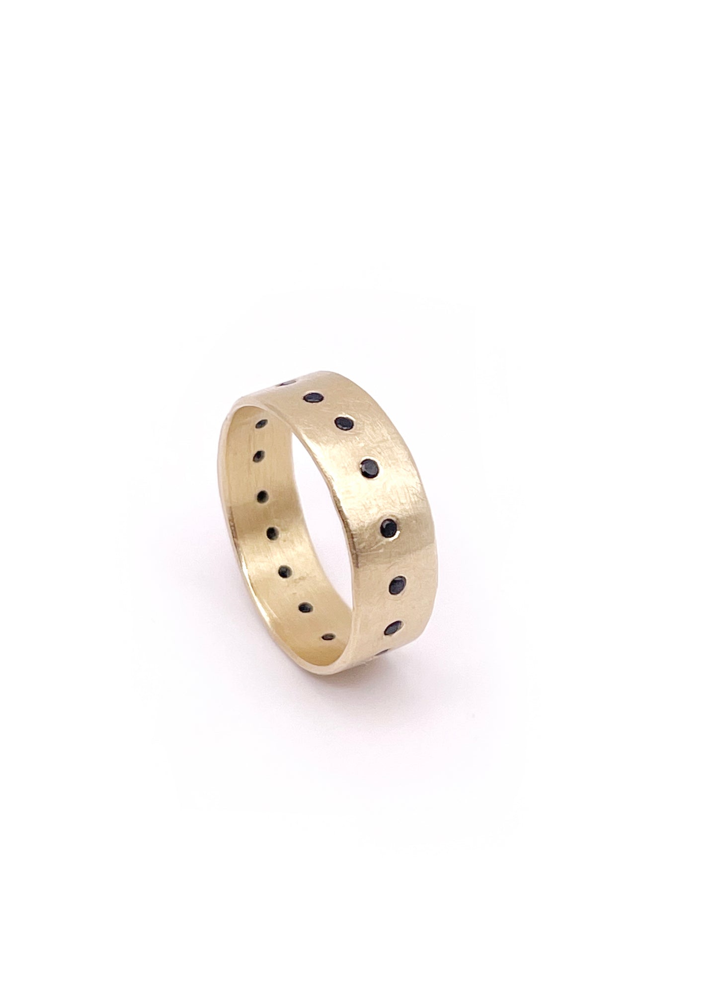 Black Spinel Round Band